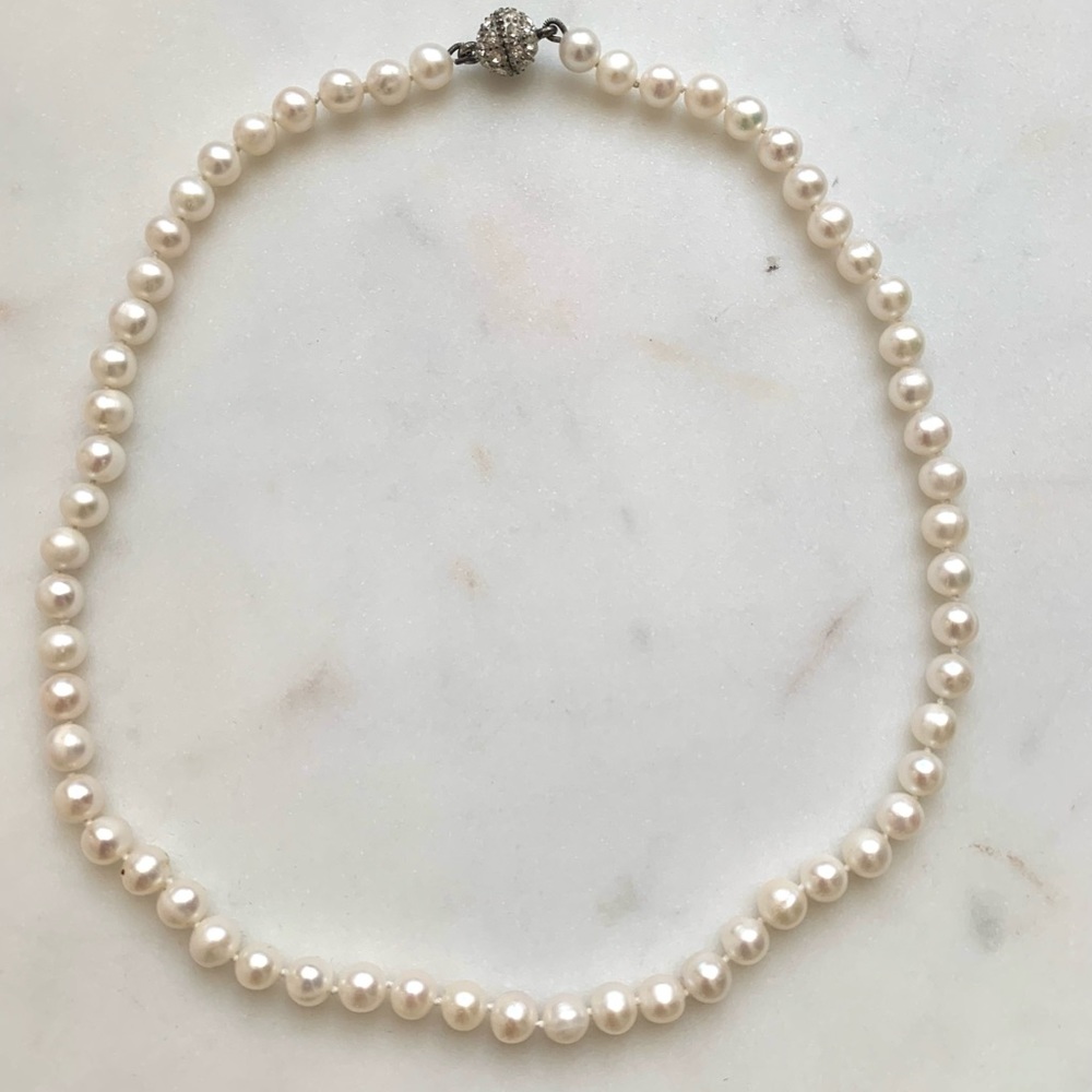 Classic pearl necklace